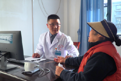 【“医”路正当阳】李凡：以“心”为灯 守护生命续航的“领航人”