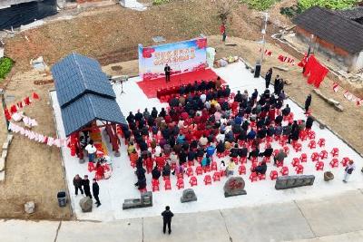 【网络中国节·春节】坝陵街道坝陵村：新春有“礼”更有“颜”