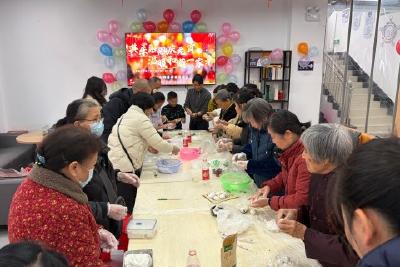 其乐融融庆元宵 温暖和谐一家亲