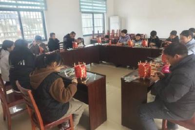 巧手做花灯 亲子闹元宵