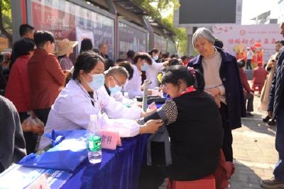 我市开展“敬老爱幼 扶困助残”志愿服务暨荆楚银龄行动