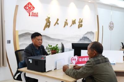 拆掉高柜台 摆上小圆桌 党群服务中心变身“百姓家”