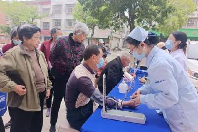 便民服务进社区 贴心服务暖人心