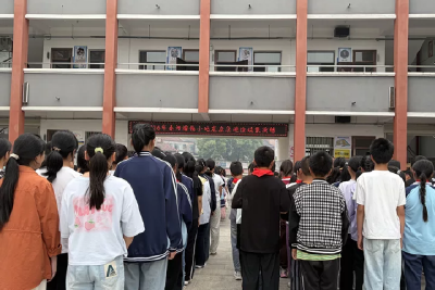河溶镇中心小学开展地震应急避险疏散演练