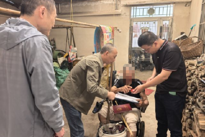 送证上门，六旬老人足不出户拿房本