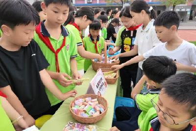 当阳市太子桥小学举办心理健康游园会