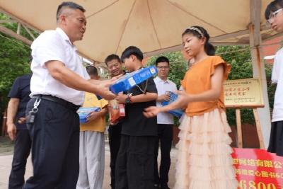 武汉宜昌商会为干溪小学捐赠6000册图书