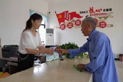 五十二载初心不改 千元党费寄深情 王店镇八旬老党员连续六年交纳大额党费