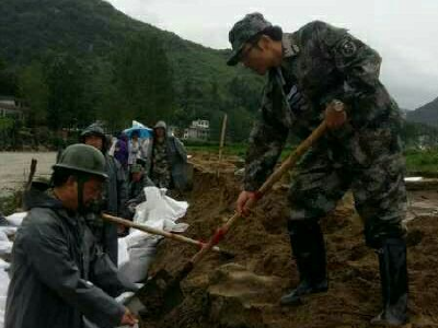 2000多名民兵奋战抗洪救灾一线
