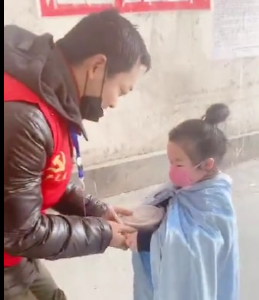 小姑娘，你们真棒！