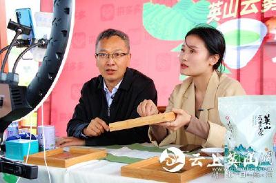 英山县长变身“网络主播”，半小时直播带货31万元