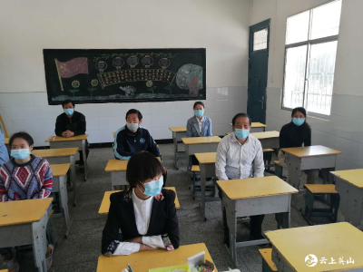  英山河南畈小学复学模拟演练： 教师变身学生  强化环节排查