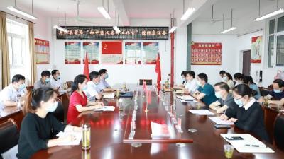 英山县“初中语文名师工作室”在实验中学授牌