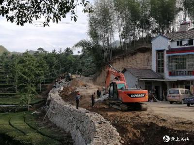 英山杨柳茶叶谷：多村路基扩宽工程正在加快施工中