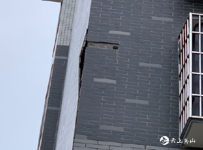 一还建房屋顶漏水、外墙砖脱落，英山县九昇集团佳宁物业公司迅速处置除隐患