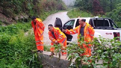 英山县农村公路局抢抓晴好天气修复水毁道路