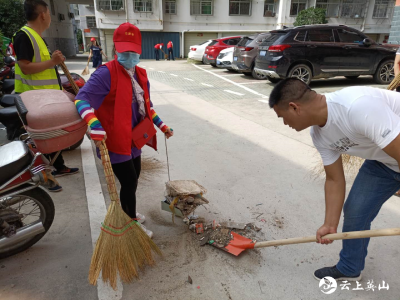 【快讯】英山温泉小学积极参与“七一”爱国卫生大扫除活动