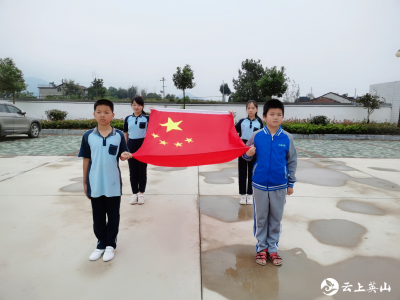英山白铺小学举行新学期开学典礼