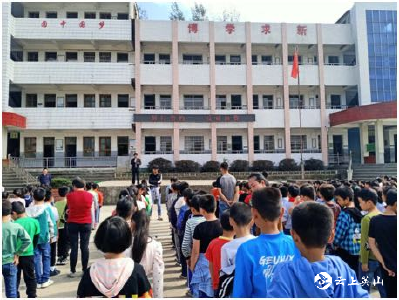 英山石头咀镇中心小学“厉行节约 反对浪费”在行动