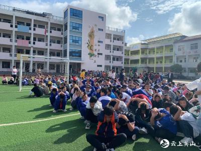 英山县实验小学拉响防空疏散演练警报