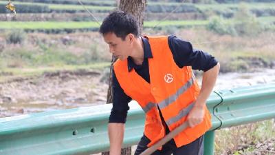 英山縣農(nóng)村公路局加大秋季公路養(yǎng)護力度