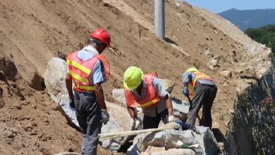 英山县农村公路公路局加大危桥重建的力度
