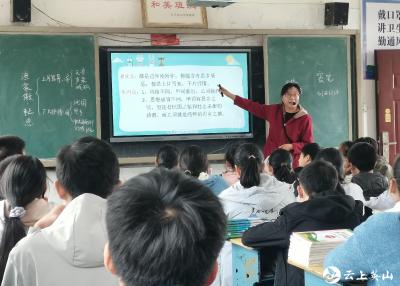 英山杨柳湾镇“党建+教学比武”助推教师专业成长