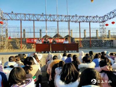 英山縣二程希望中學(xué)開展女生健康知識講座活動