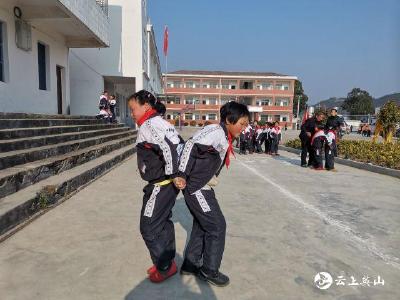 英山縣楊柳灣鎮(zhèn)東莊畈小學(xué)2020年冬季趣味運動會如火如荼