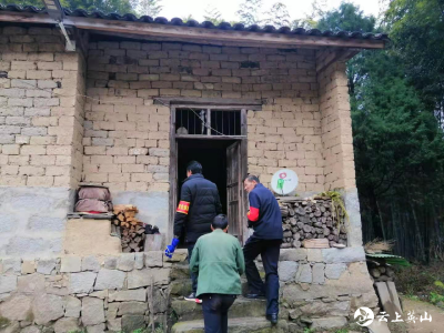 【快讯】吴家山林场组织人员入户排查安全隐患