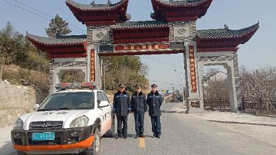 英山公路局路政大隊(duì)開(kāi)展農(nóng)村公路超限超載整治宣傳