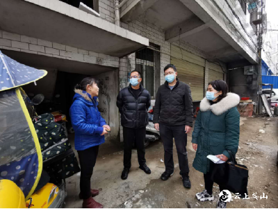 县税务局慰问社区困难群众