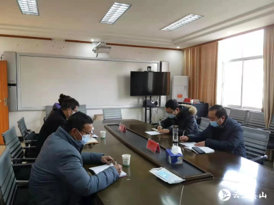 英山县疫情防控指挥部新闻宣传组召开周例会