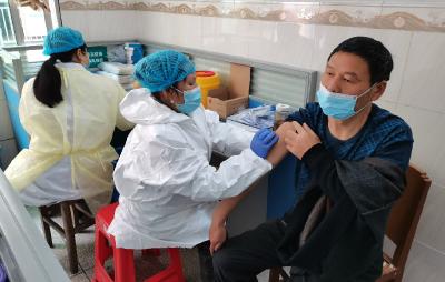 红山镇卫生院新冠疫苗免费按种工作有序开展