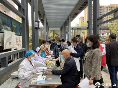 縣衛(wèi)健系統(tǒng)干部職工踴躍參與無償獻(xiàn)血