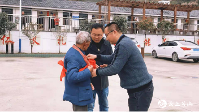 草盘地镇：送上纪念章，走访慰问抗美援朝老战士