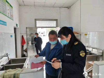 守护师生“舌尖上的安全”  杨柳湾镇市场监督管理所在行动