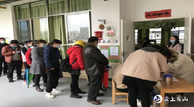 第二幼儿园向822名在园幼儿发放惠氏奶粉