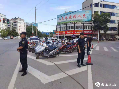 这些事情不能做！英山交警1天拘留5人