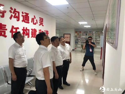 郑光文到温泉镇调研
