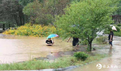 县民政局全力以赴展开防洪救灾工作
