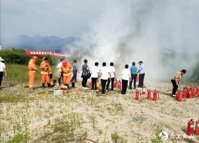 县供销社烟花爆竹公司开展消防演练暨安全培训活动