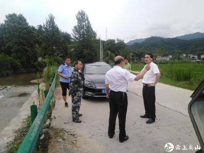 金家铺镇派出所及各村民警深入水域周边宣传汛期安全防范工作