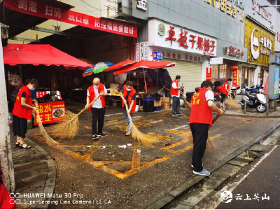 县商务服务中心积极开展疫情防控爱国卫生大扫除活动
