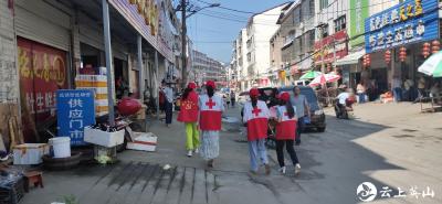 五一村组织党员、红十字志愿者全面开展疫情防控宣传活动