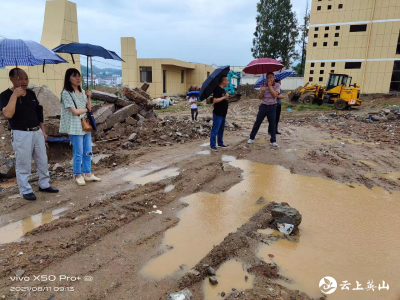 县教育局全面督查在建项目工程