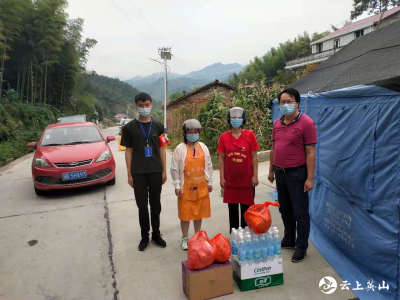 草盘地镇4家企业慰问防疫卡口一线人员