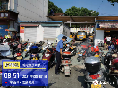 开学季县城执法局保障校园周边秩序