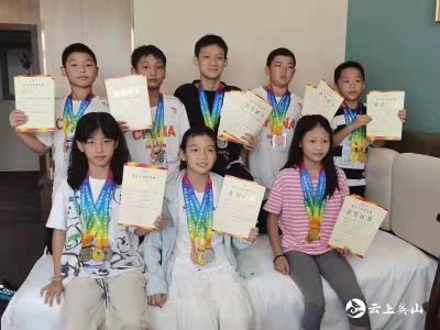 喜讯：温泉小学游泳队获全市青少年儿童游泳锦标赛团体总分第二名！