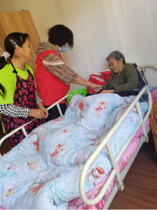 县药茧办志愿服务队走进养老服务中心